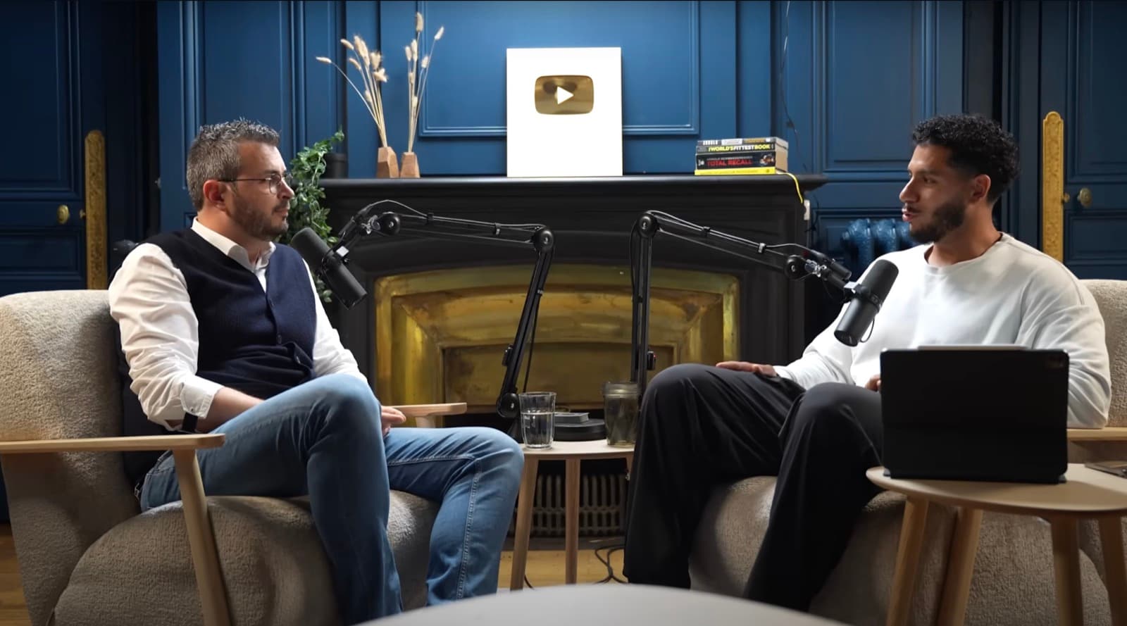 Henri Beaumont invité sur un plateau de podcast